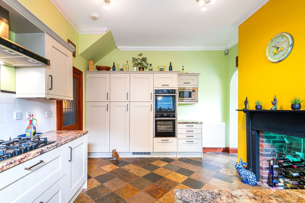 Property photo 3 of 30 Dining Kitchen