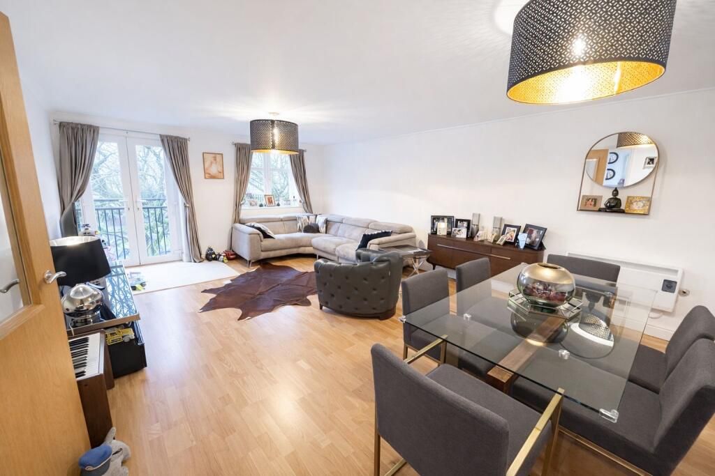 Property photo 1 of 9 3 Bed Terraced House To Rent Roman Way, Carshalton Sm5