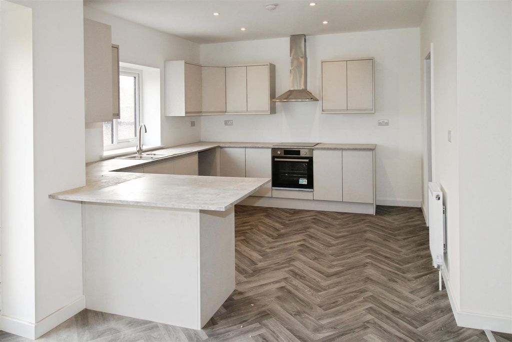 Property photo 2 of 21 Kitchen