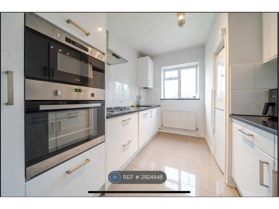 Property photo 1 of 10 Kitchen