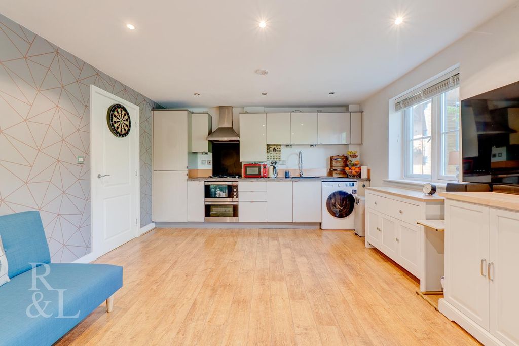 Property photo 3 of 10 Batched  (12).Jpg