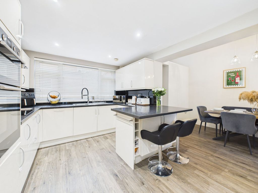 Property photo 3 of 20 Dining/Kitchen