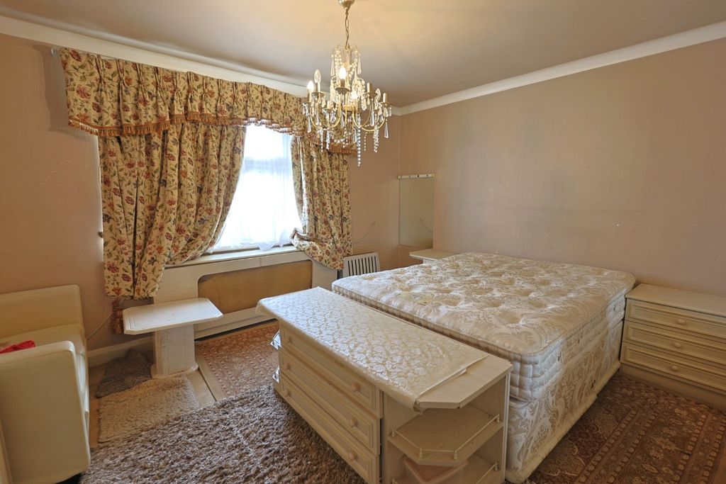 Property photo 3 of 13 3929095