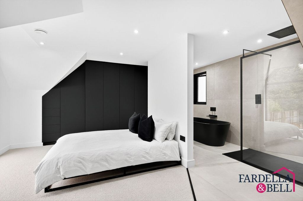 Property photo 3 of 48