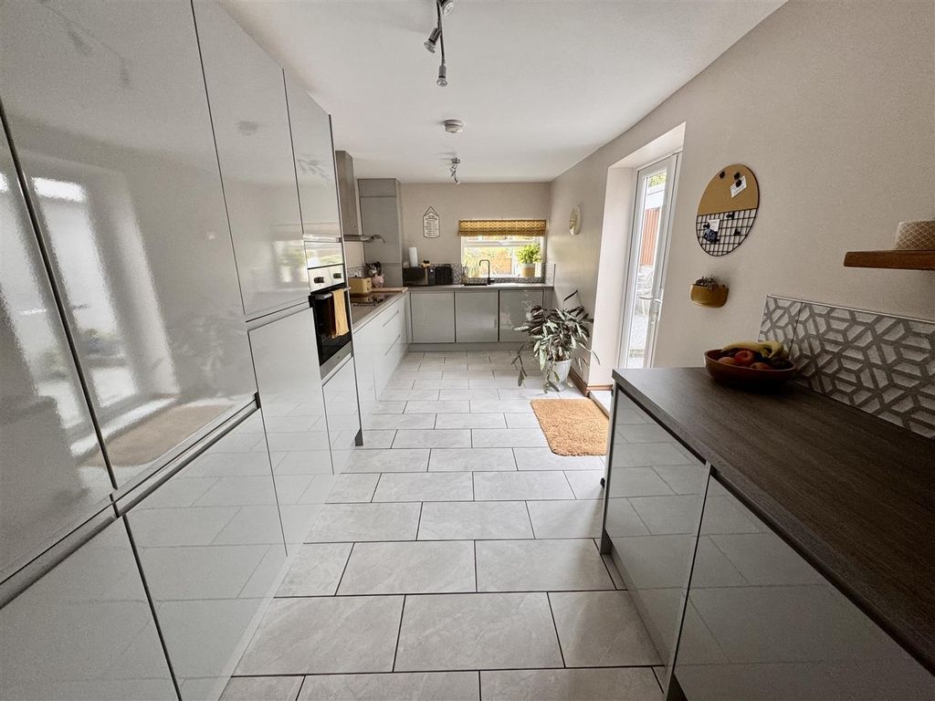 Property photo 3 of 15 Kitchen