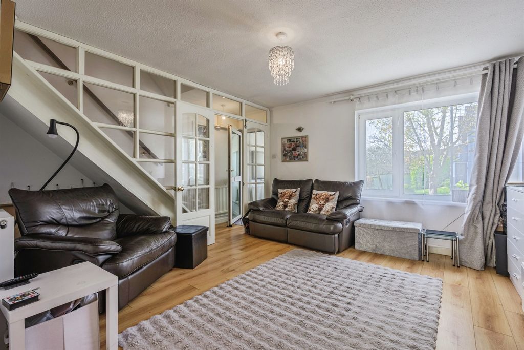 Property photo 2 of 20