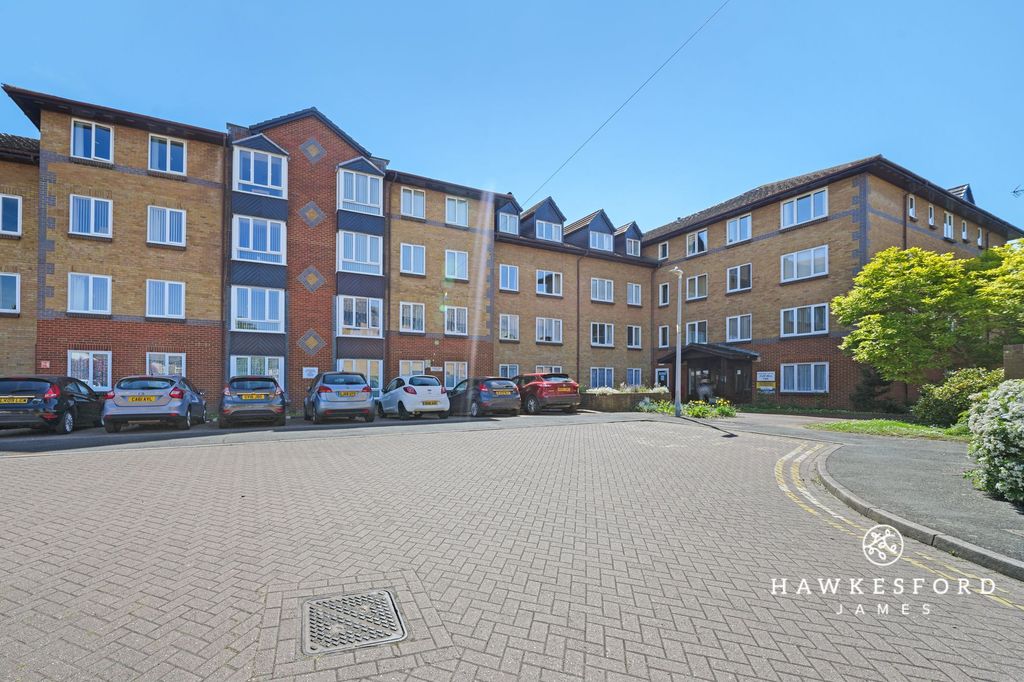 Property photo 1 of 13 Barkers Court, Sittingbourne - Front