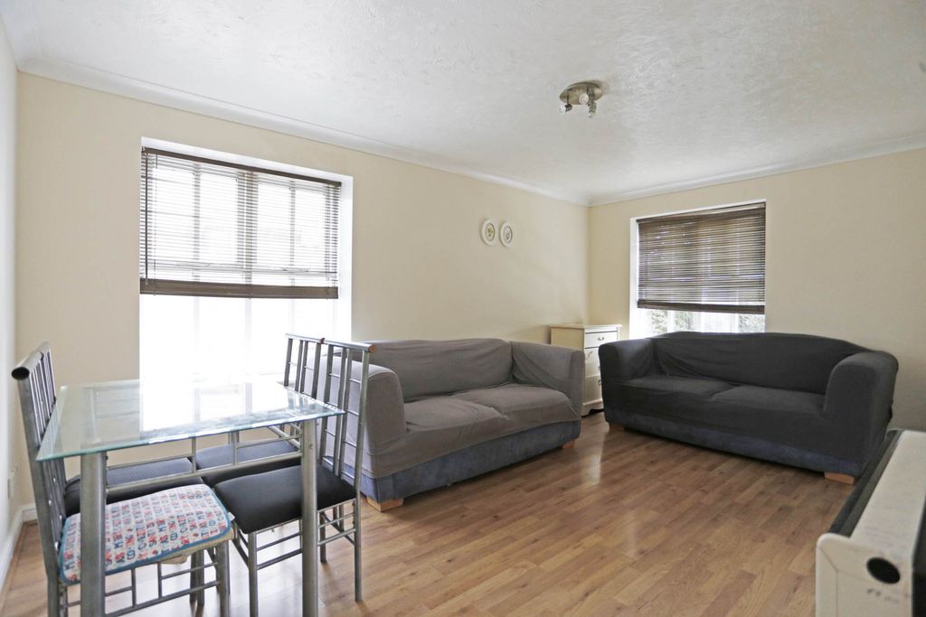 Property photo 3 of 6