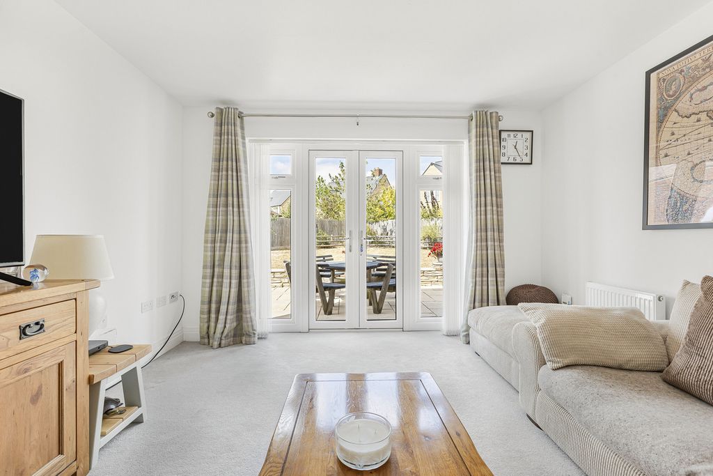 Property photo 2 of 37