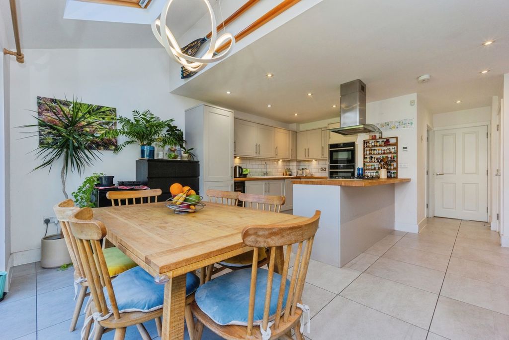 Property photo 3 of 25 Pbox-Img.Jpg