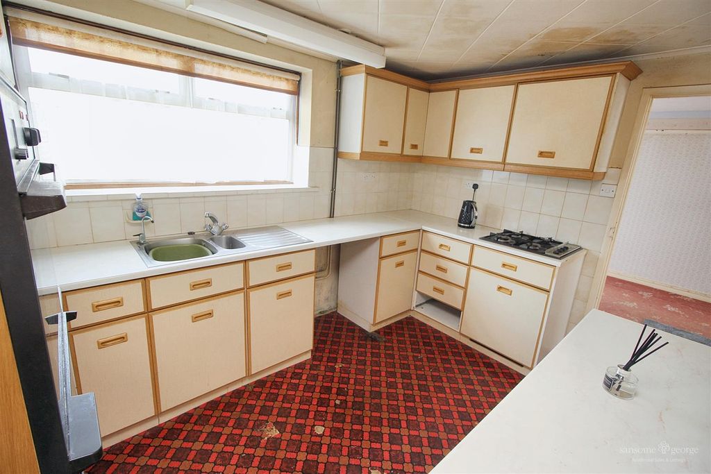 Property photo 3 of 15 Kitchen