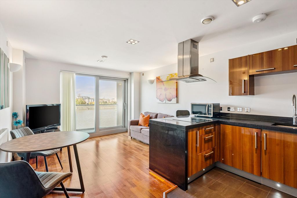 Property photo 3 of 18 Image