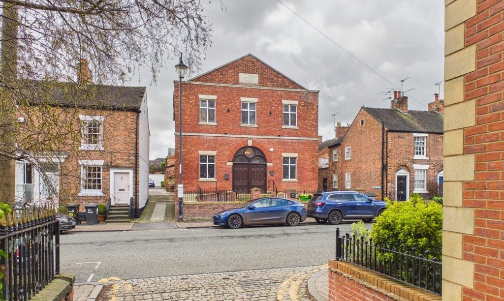 Property photo 1 of 9 Photo 10