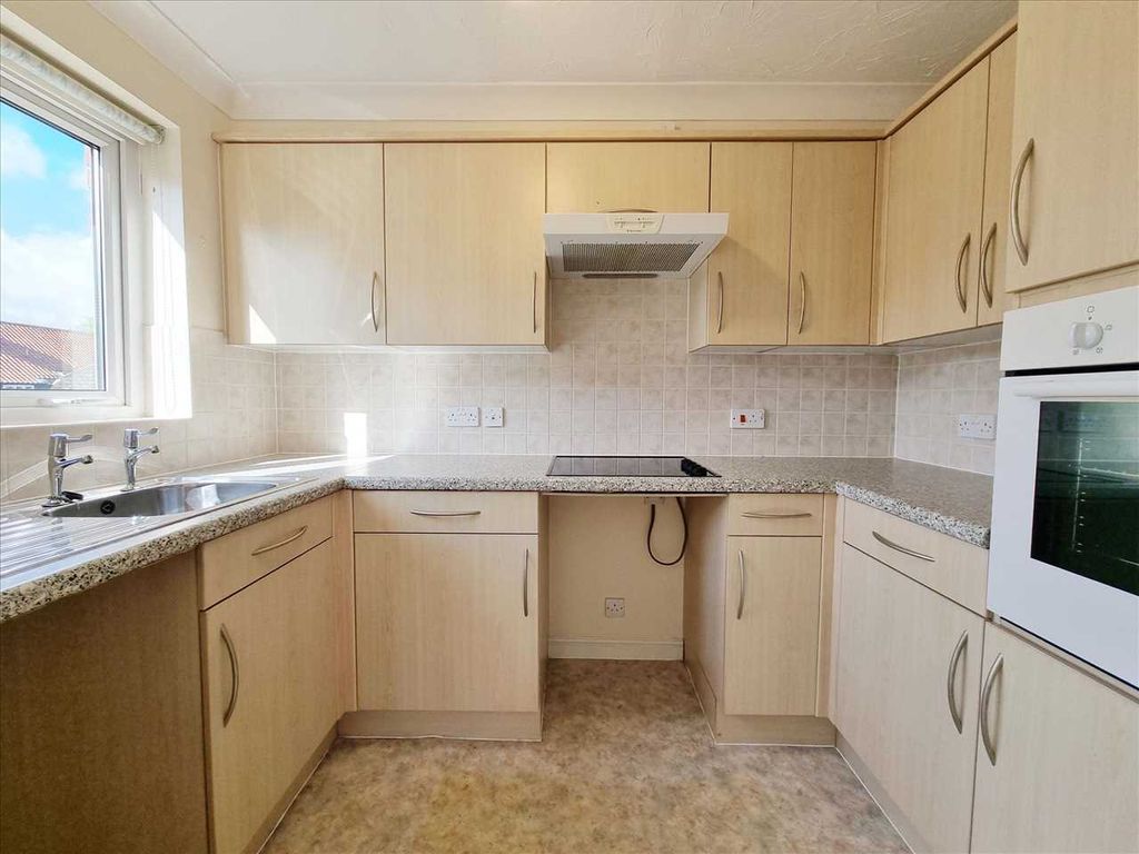 Property photo 3 of 6 Kitchen: