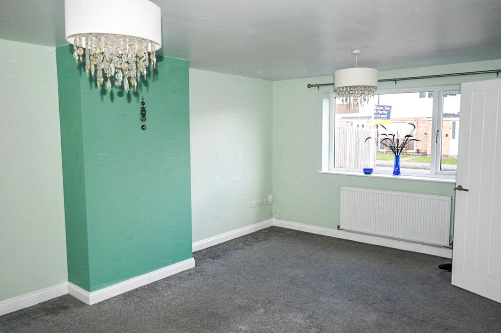 Property photo 2 of 16 Lounge