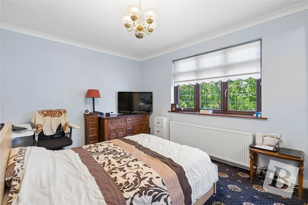 Additional image 8 of 4 bed semi-detached house for saleWood Lane, Dagenham RM8