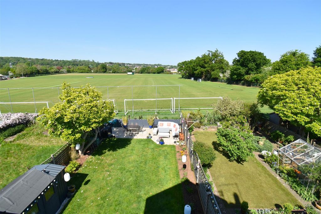 Property photo 2 of 22
