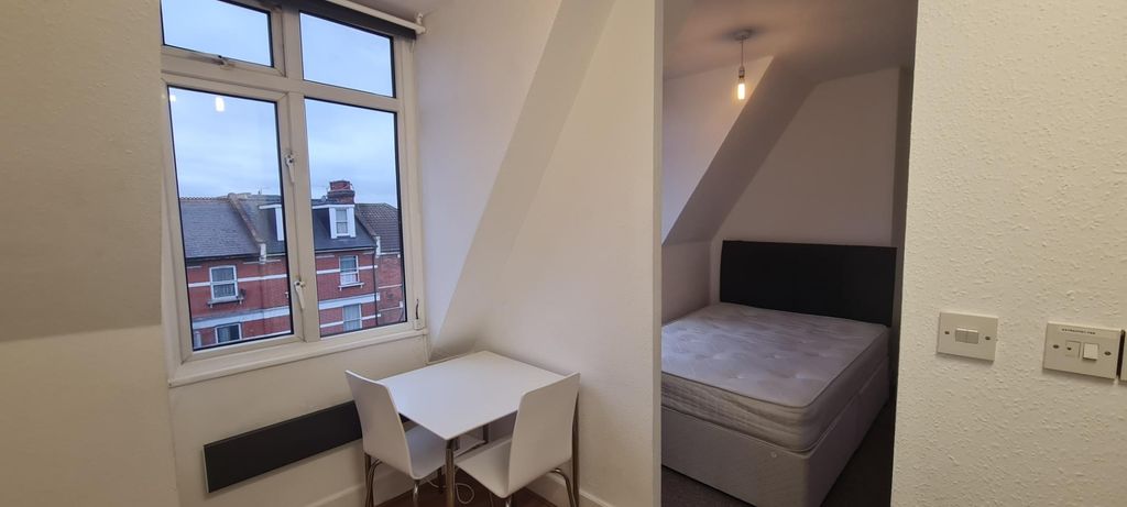 Property photo 3 of 7 Photo 6