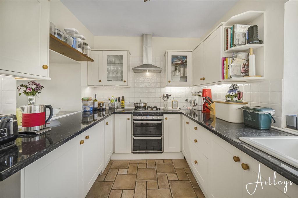 Property photo 3 of 28 Kitchen
