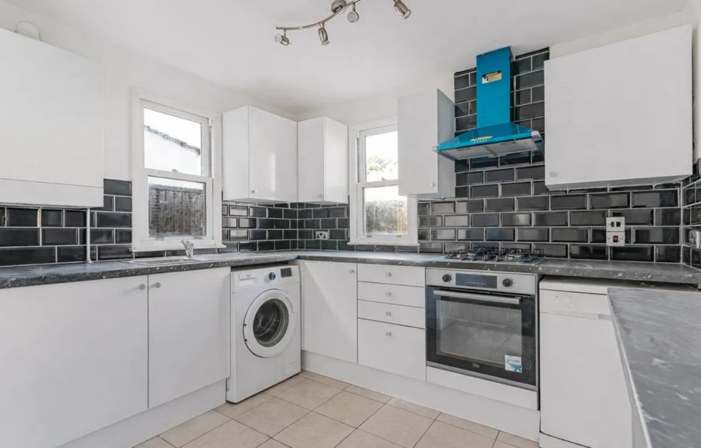 Property photo 3 of 23