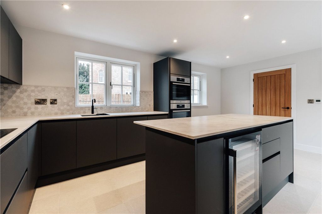 Property photo 2 of 11 Picture No. 39