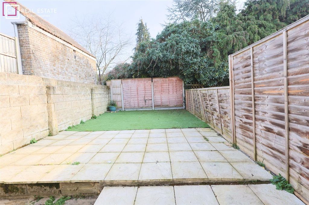 Property photo 2 of 7 Rear Garden