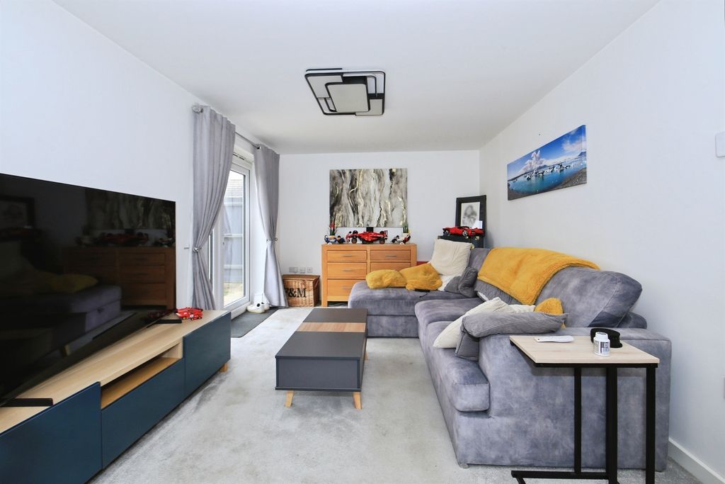 Property photo 2 of 16