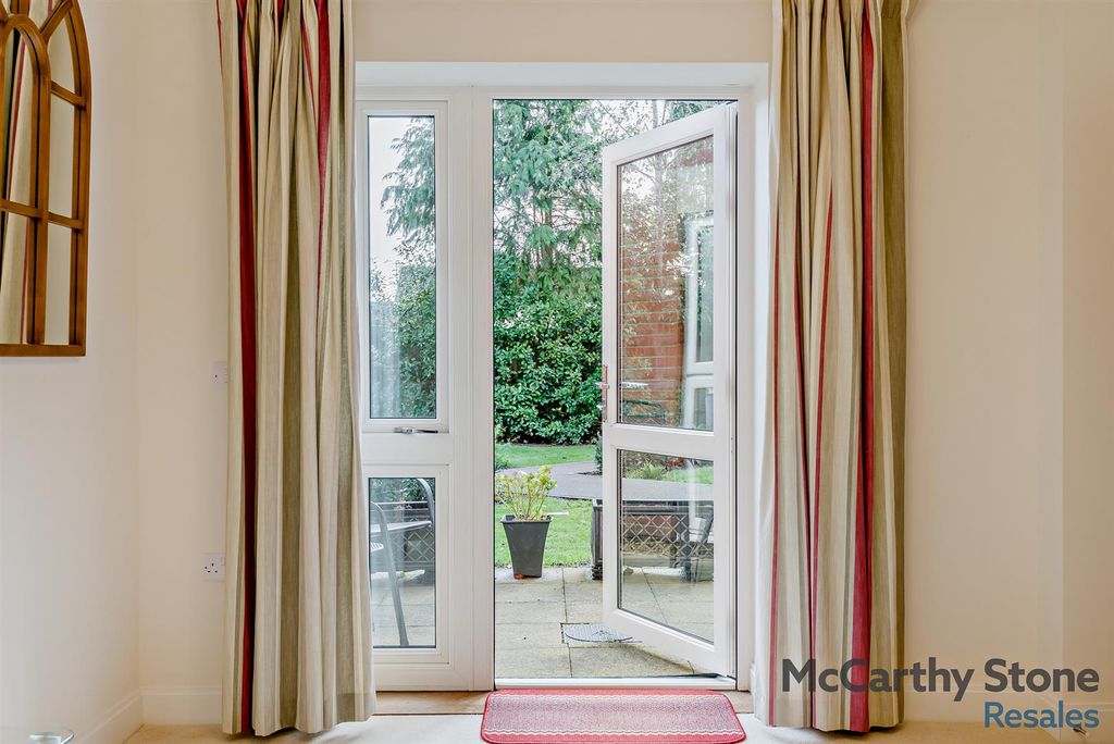 Property photo 2 of 20 Living Room