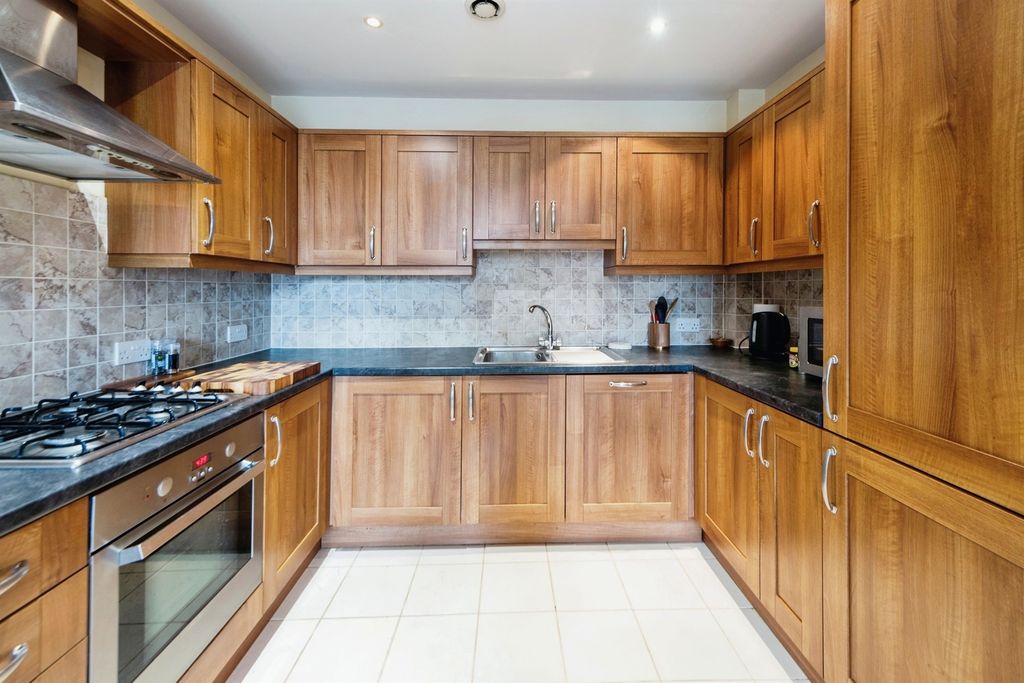 Property photo 3 of 14