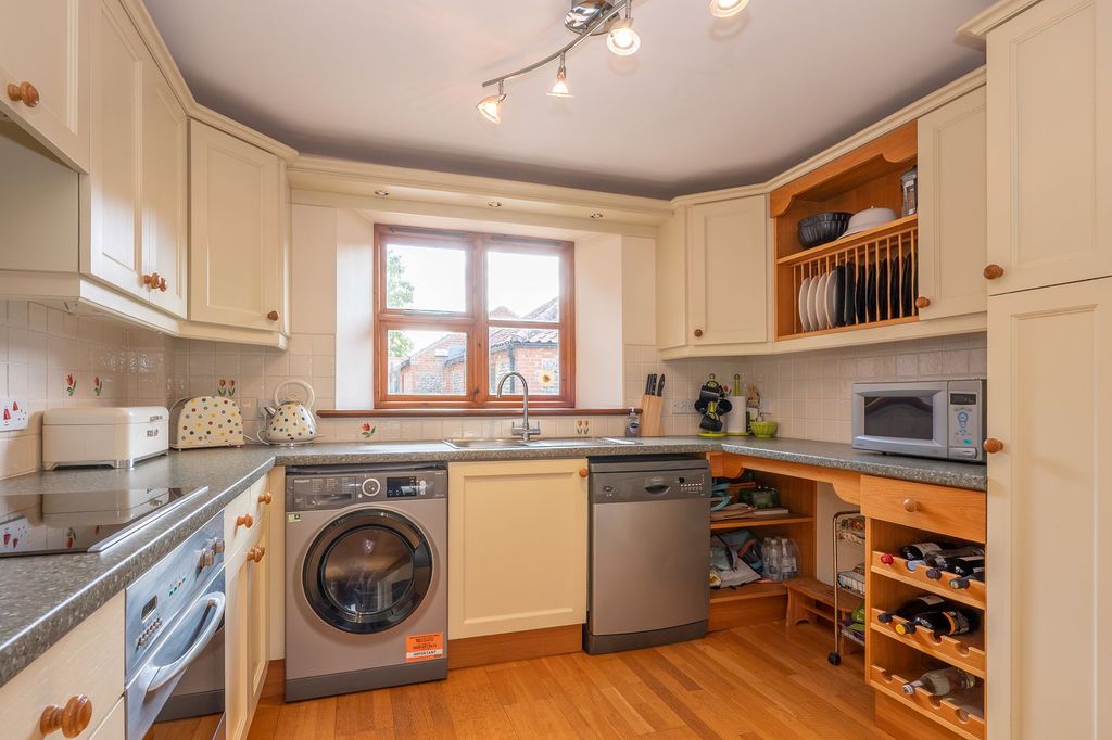 Property photo 3 of 16