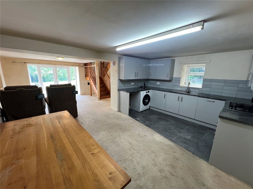 Property photo 2 of 16 Dining Kitchen