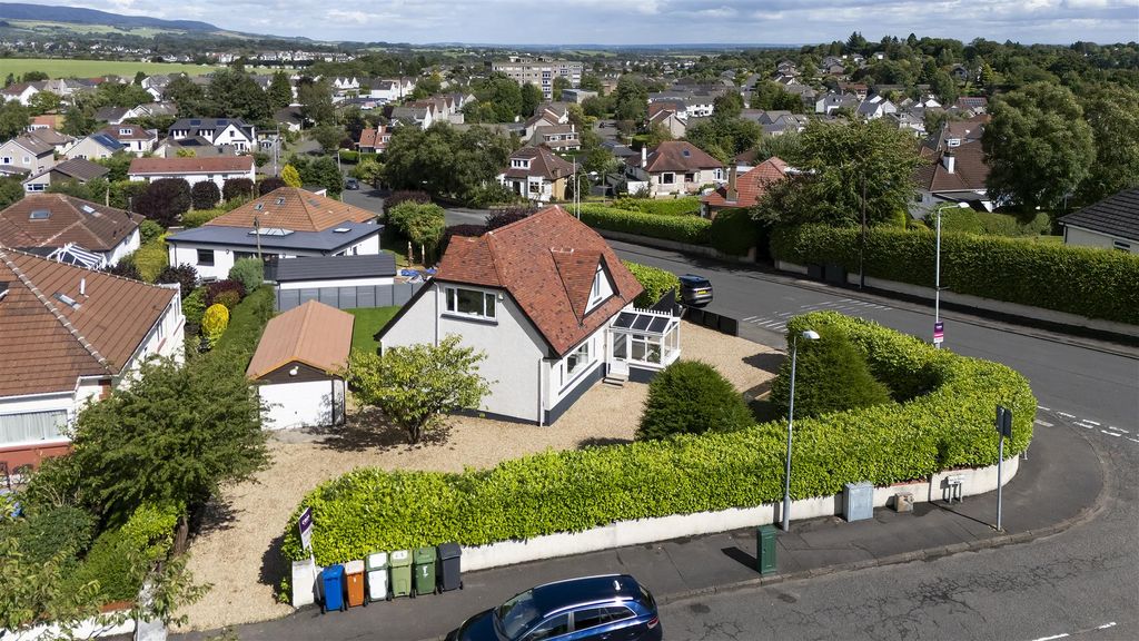Property photo 3 of 76 03-1_Stockiemuir_Ave_Bearsden_003.Jpg