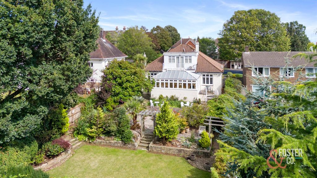 Property photo 1 of 33 Dyke Road, 327-001.Jpg