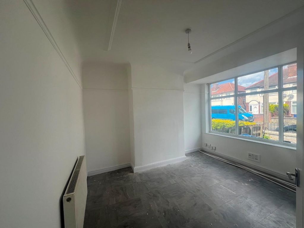Property photo 3 of 10 Lounge.Jpg