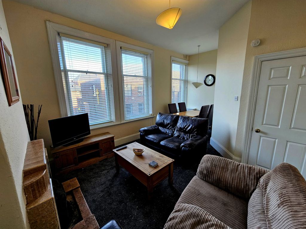 Property photo 3 of 9 Lounge