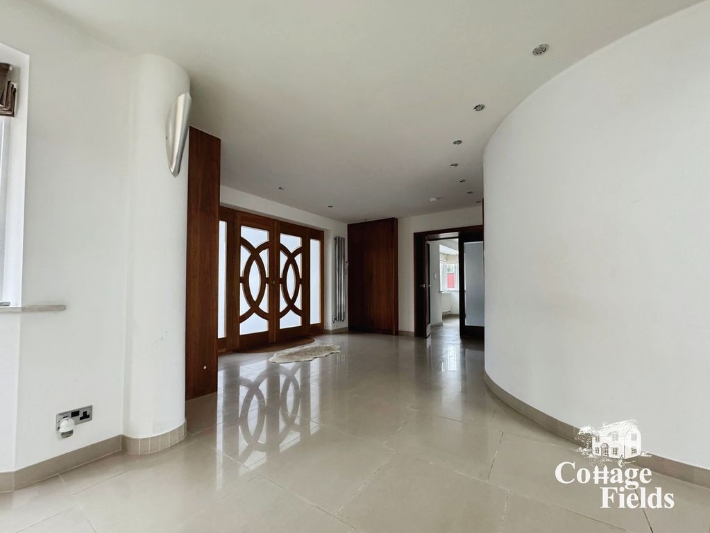 Property photo 2 of 20