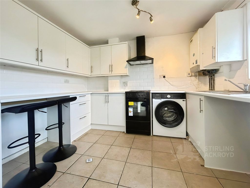 Property photo 2 of 6 Kitchen
