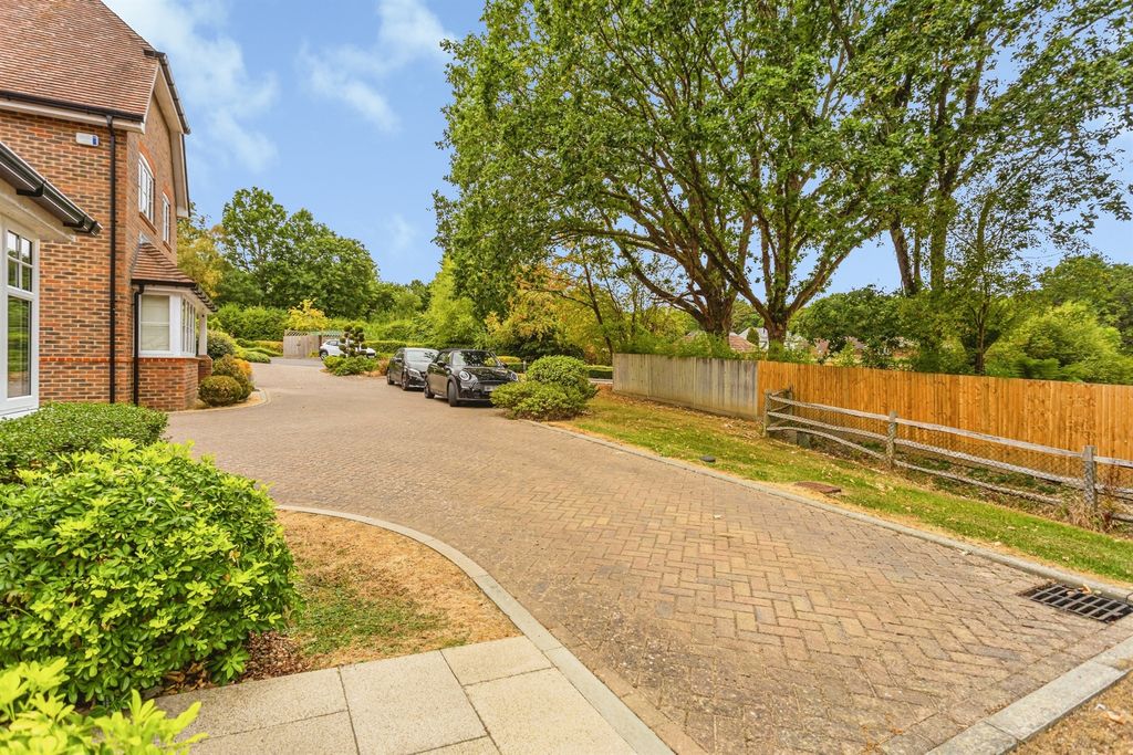 Property photo 3 of 25