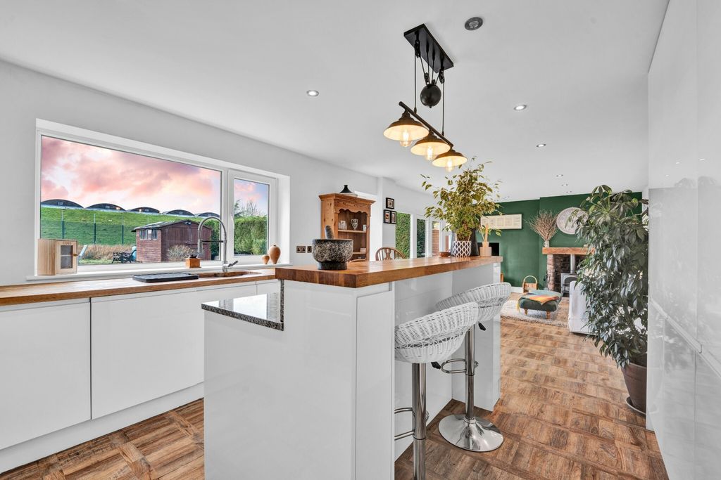 Property photo 2 of 29