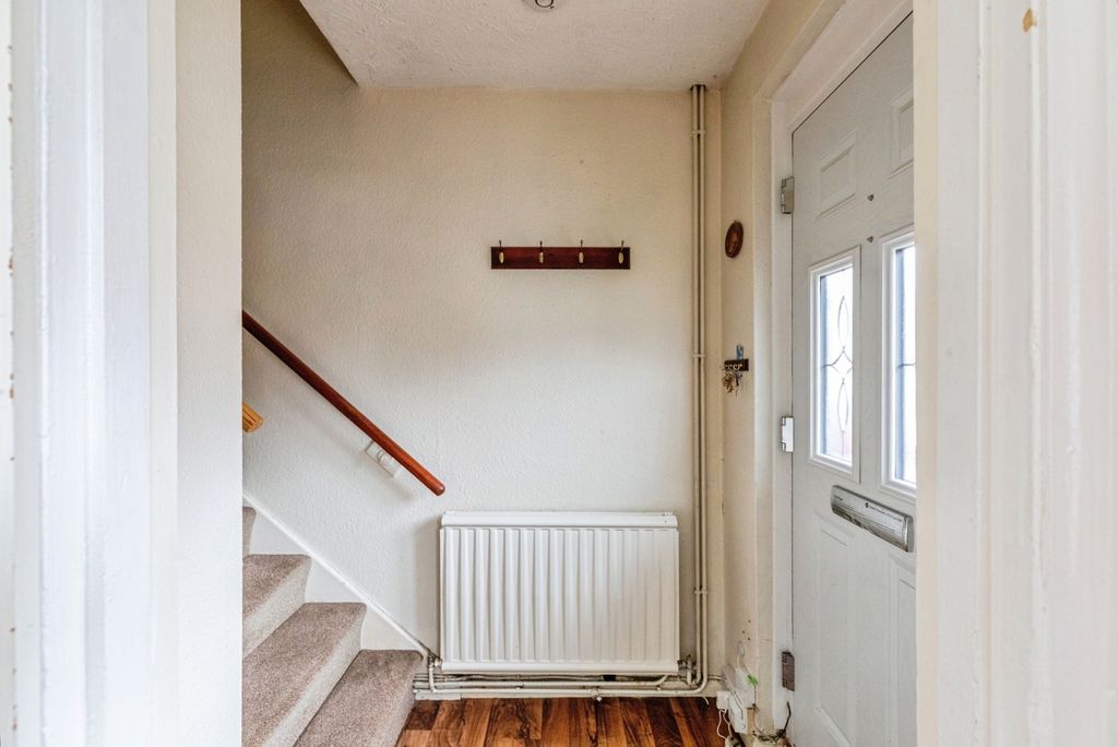 Property photo 1 of 17 Entrance Hall