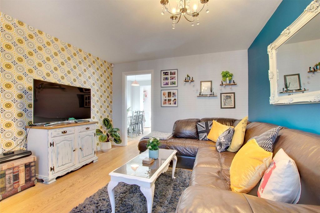 Property photo 2 of 12 Lounge