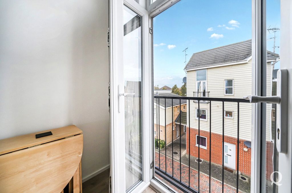 Property photo 2 of 18 496A69Af-7040-47d...