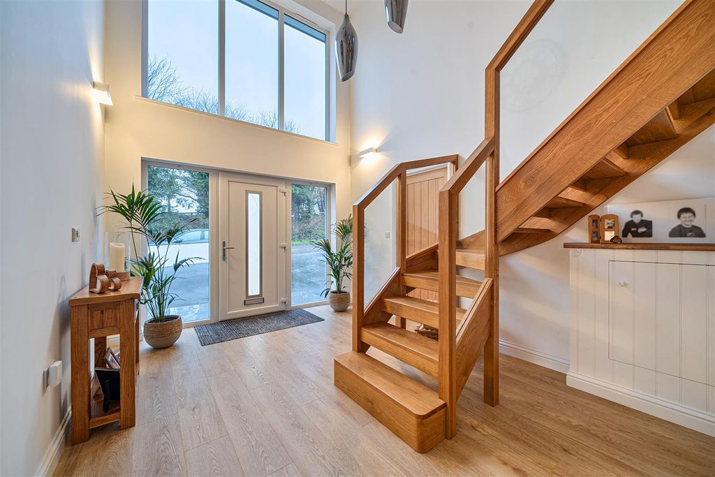 Property photo 2 of 27 1404805-34-6979Ed09A257B-Arw-1.Jpg