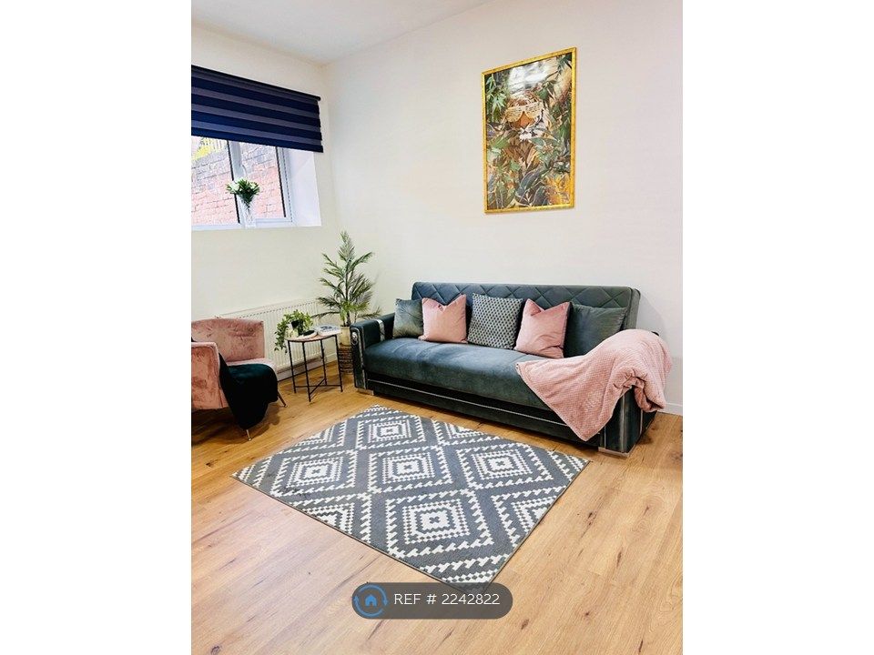 Property photo 1 of 6 Living Room