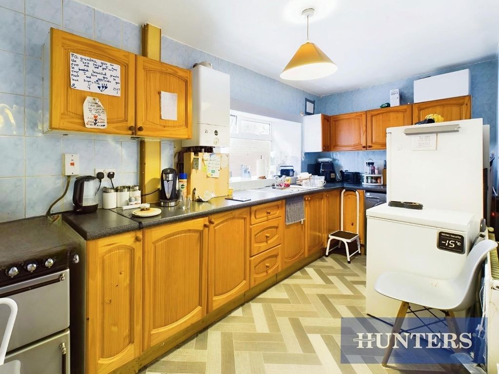 Property photo 3 of 10 Kitchen 2.Jpg