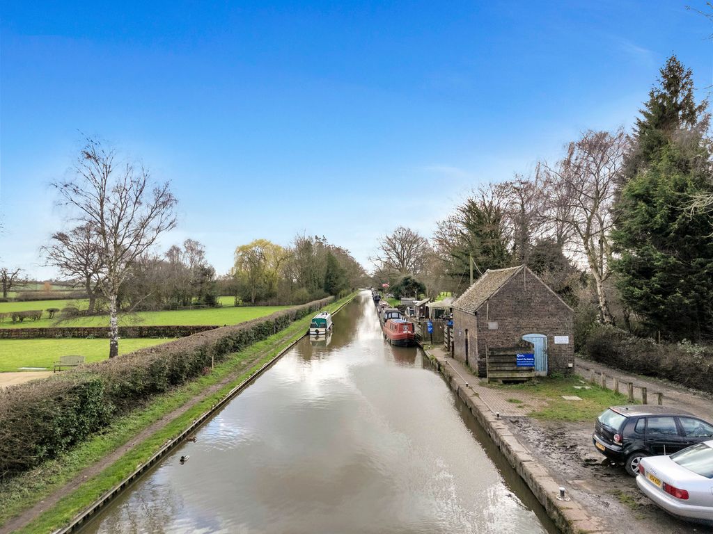 Property photo 3 of 47