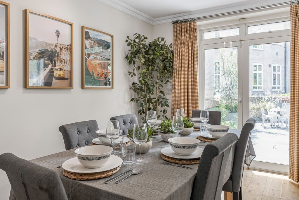 Property photo 3 of 25 Dining Area