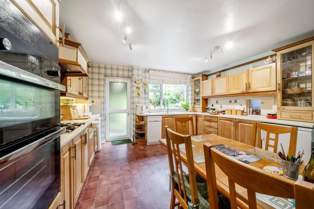 Property photo 2 of 21 Kitchen