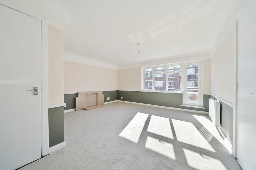 Property photo 2 of 11 Picture No. 15