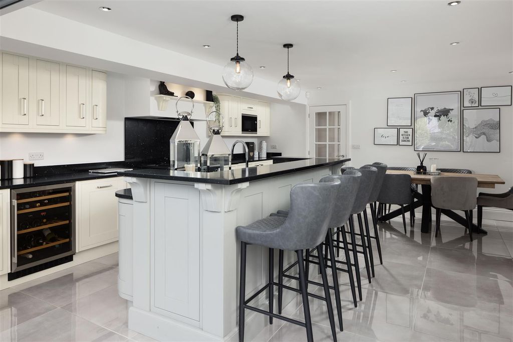 Property photo 2 of 33 00004.Jpg